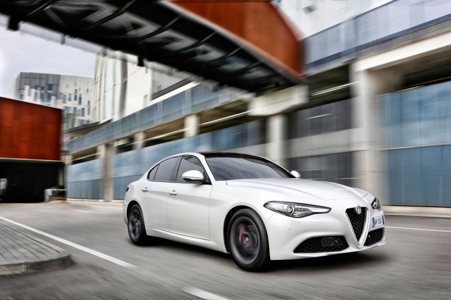  Alfa Romeo Giulia 2016 года  (WW) (фото 34 из 42)